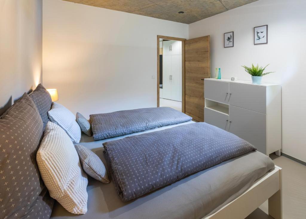 Nerudovka Apartment Karlovy Vary Luaran gambar